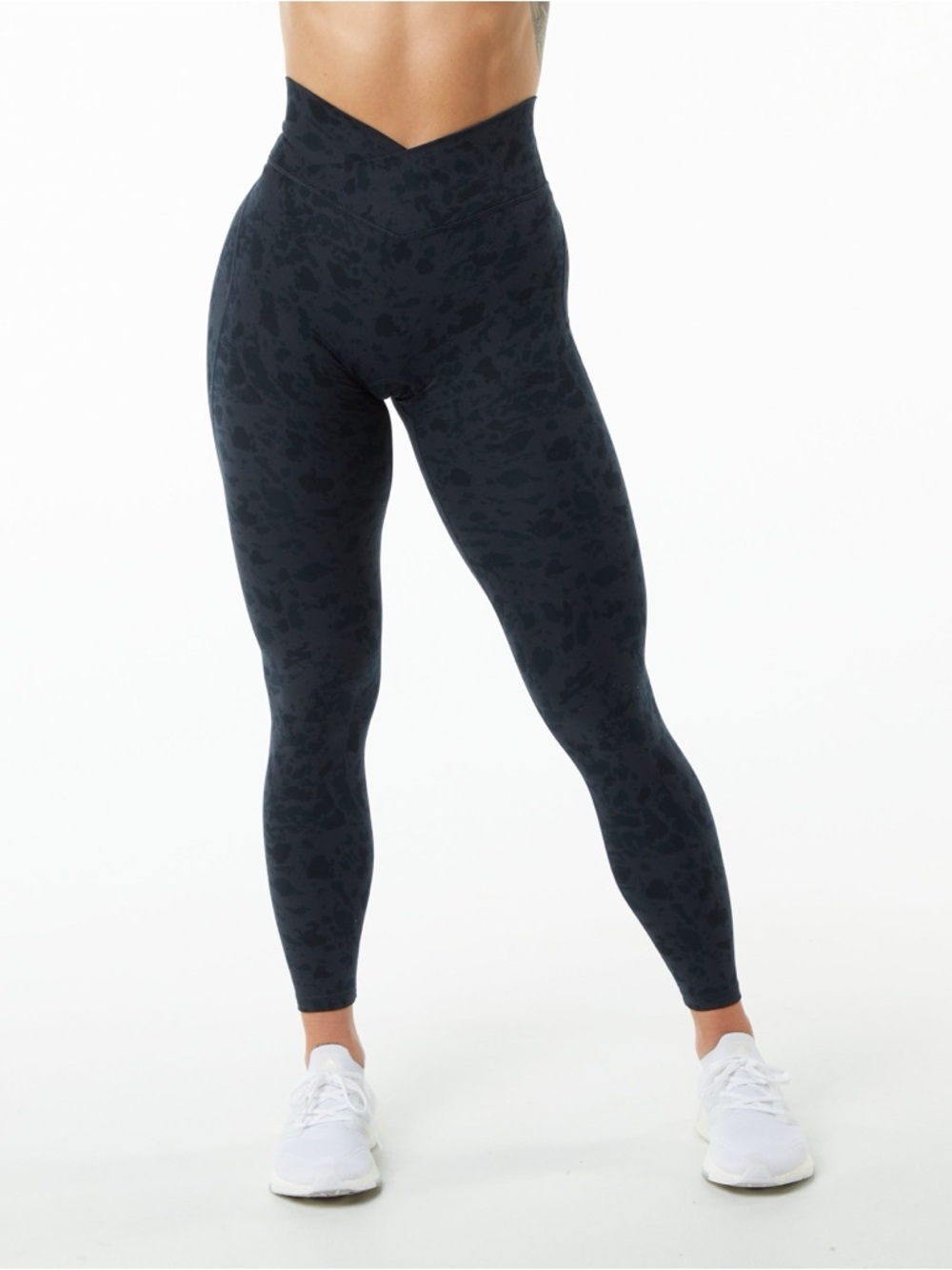 Alphalete Surface Limitless Bra and Power Legging Set โ Pebble Black - Picture 8 of 8